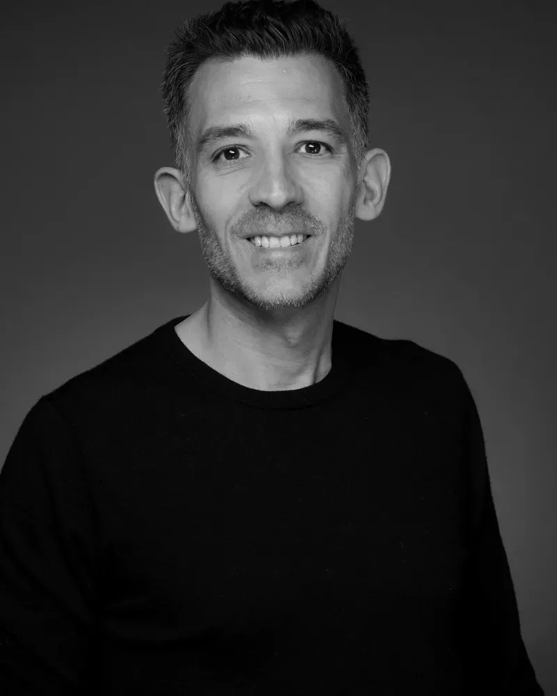 Thomas Faß, Gründer und CEO von InnoShore — Porträt in Schwarz-Weiß